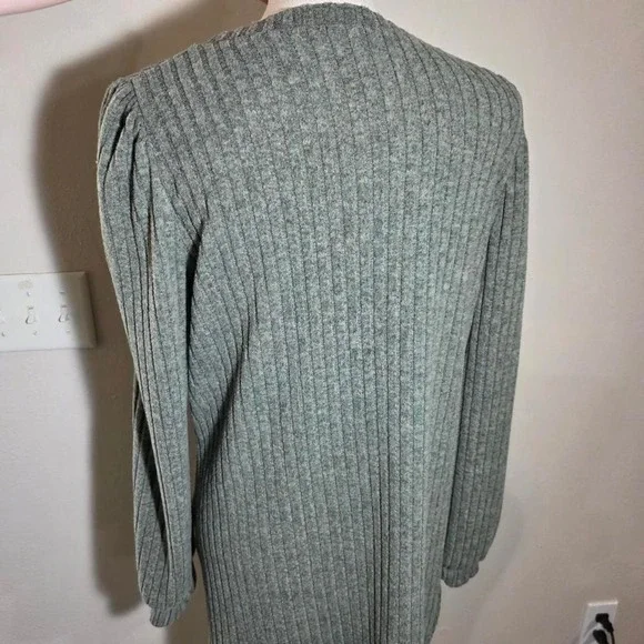 Green Ribbed Sweater - Picture 4 of 7